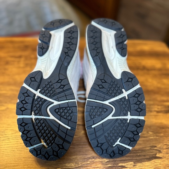 New Balance 2002r - Picture 4 of 5